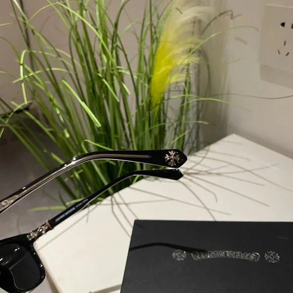 Chrome hearts classical sunglasses chic